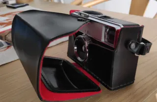 Cámara Kodak Instamatic 133-X con funda