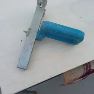 Cortador de pladur con mango azul