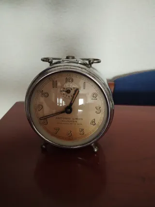 Reloj despertador cuerda.