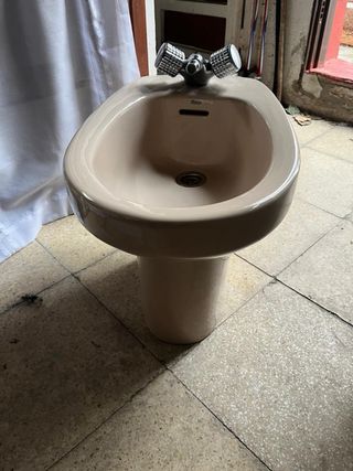 Conjunto baño cerámica y madera