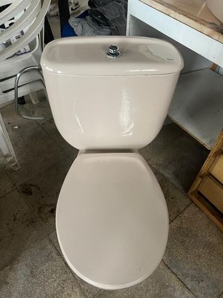 Conjunto baño cerámica y madera