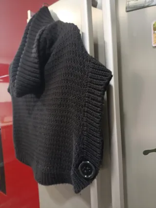 Poncho Negro Punto Cuello Alto