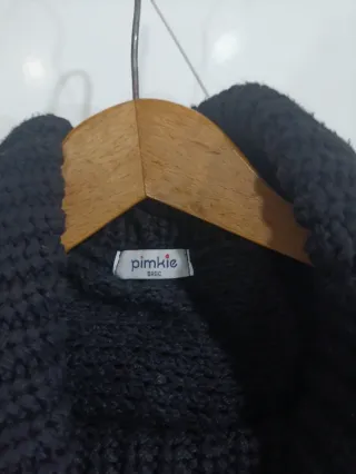 Poncho Negro Punto Cuello Alto