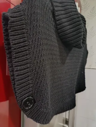 Poncho Negro Punto Cuello Alto