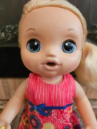 Muñeca Interactiva Baby Alive con accesorios