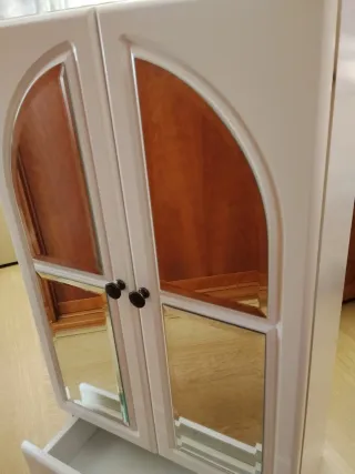 Dos muebles auxiliares de  baño madera y cristal