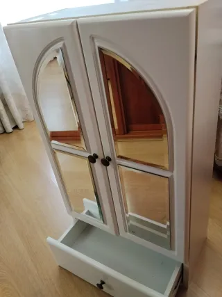 Dos muebles auxiliares de  baño madera y cristal