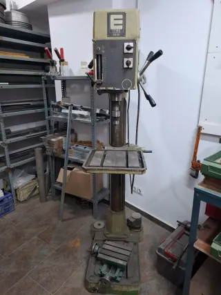 Taladro de columna ERLO CR-30