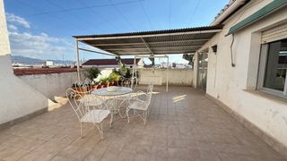 Mesa redonda y 4 sillas de hierro forjado