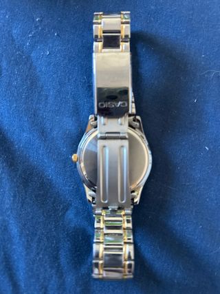 Reloj Casio Dorado y Plateado
