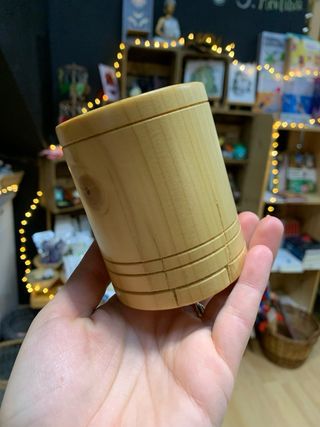 Portalápices artesanal de madera de ciprés