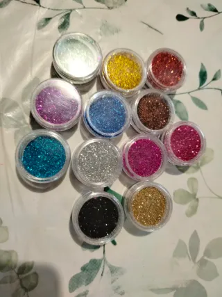 Glitter e polvere per unghie