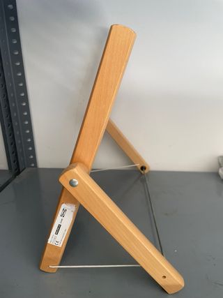 Ábaco de madera con cuentas de colores