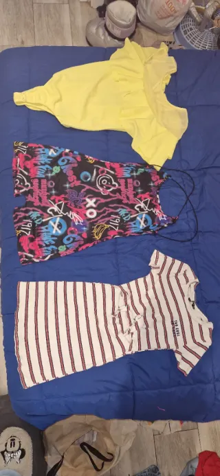 Lote de 22 piezas de Ropa variada, tallas XS y M