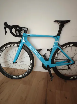 Bicicleta de carretera Triarch azul