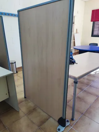 Mampara separadora móvil oficina
