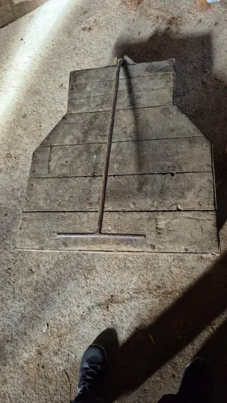 Carro o plataforma de arrastre antigua madera