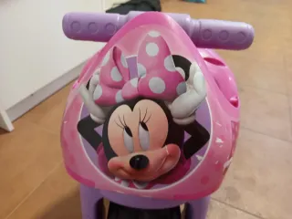 Moto de niña Minnie rosa. Como se ve en la foto