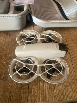 Dron DJI neo