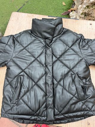 Abrigo acolchado efecto piel Bershka