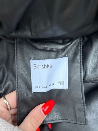 Abrigo acolchado efecto piel Bershka