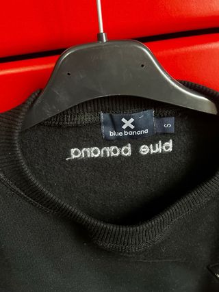 Sudadera negra con parche X