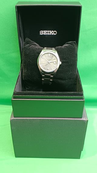 Reloj Seiko SUR527P1 Verde Oliva y Plateado