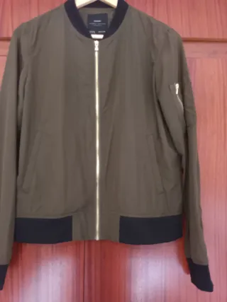 Chaqueta Bomber Zara Verde Militar Talla M