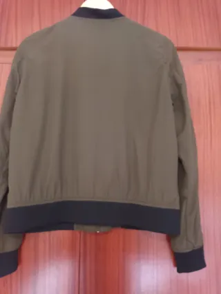 Chaqueta Bomber Zara Verde Militar Talla M