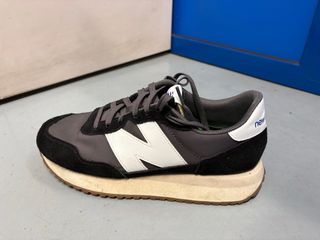 New Balance 237 Talla 42 con caja