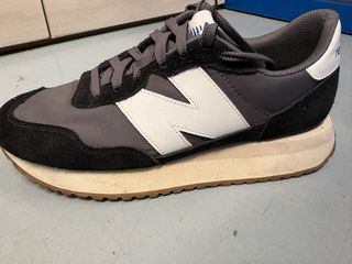 New Balance 237 Talla 42 con caja