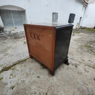 Mesita de noche de madera