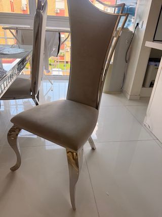 Mesa y 4 Sillas Comedor Cristal y Metal