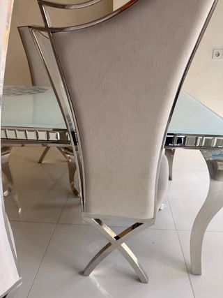 Mesa y 4 Sillas Comedor Cristal y Metal