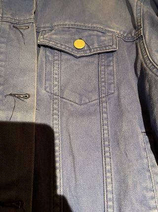 Cazadora vaquera Pull&Bear azul.