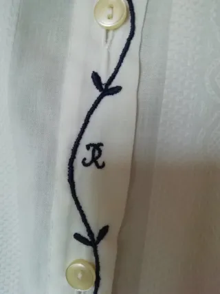 Camisa blanca bordada mujer