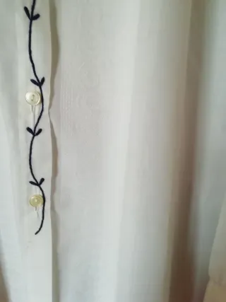 Camisa blanca bordada mujer
