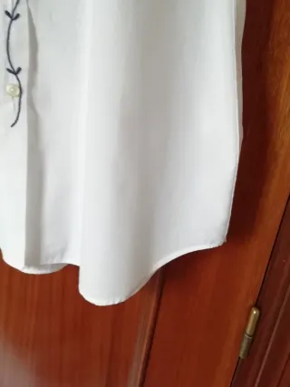Camisa blanca bordada mujer