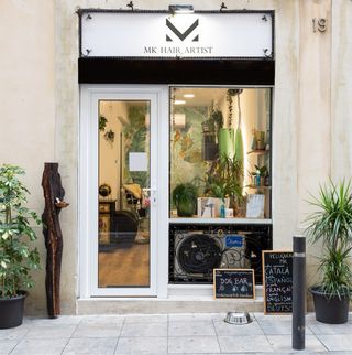 ¡TRASPASO URGENTE  DE PELUQUERÍA EN GRÀCIA!