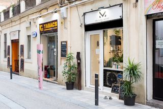 ¡TRASPASO URGENTE  DE PELUQUERÍA EN GRÀCIA!