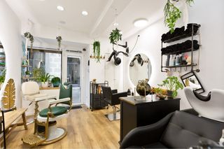 ¡TRASPASO URGENTE  DE PELUQUERÍA EN GRÀCIA!