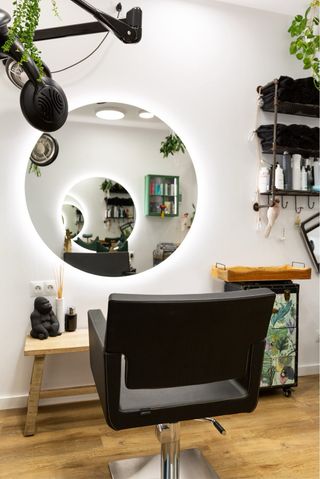 ¡TRASPASO URGENTE  DE PELUQUERÍA EN GRÀCIA!