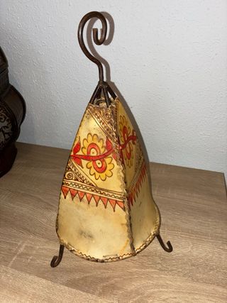 Lámpara étnica de cuero y metal