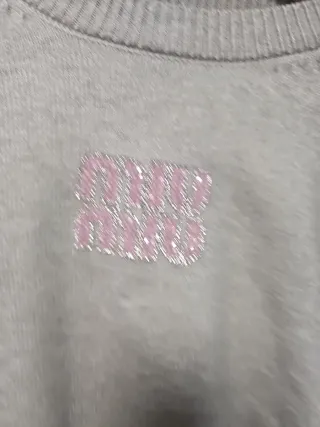 Jersey Miu Miu Gris con Logo punto .Talla pequeño.
