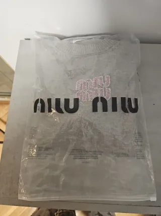 Jersey Miu Miu Gris con Logo punto .Talla pequeño.