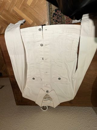 Cazadora Levi's Blanca