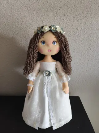 Muñeca de Comunión con Corona de Flores