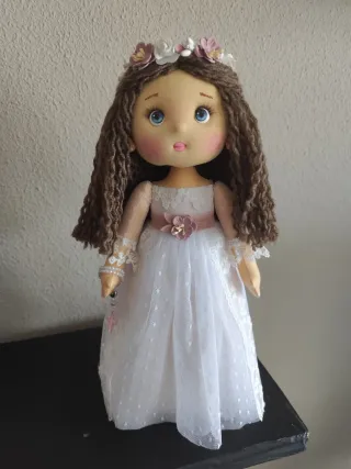 Muñeca de Comunión con Corona de Flores