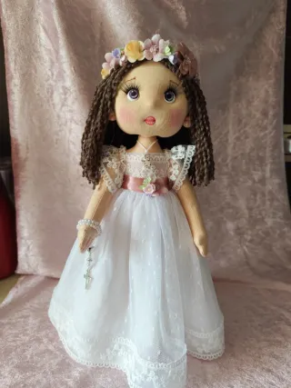 Muñeca de Comunión con Corona de Flores
