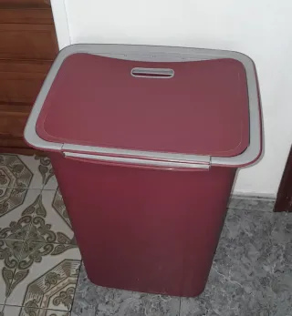 Cubo de almacenaje Ikea rojo